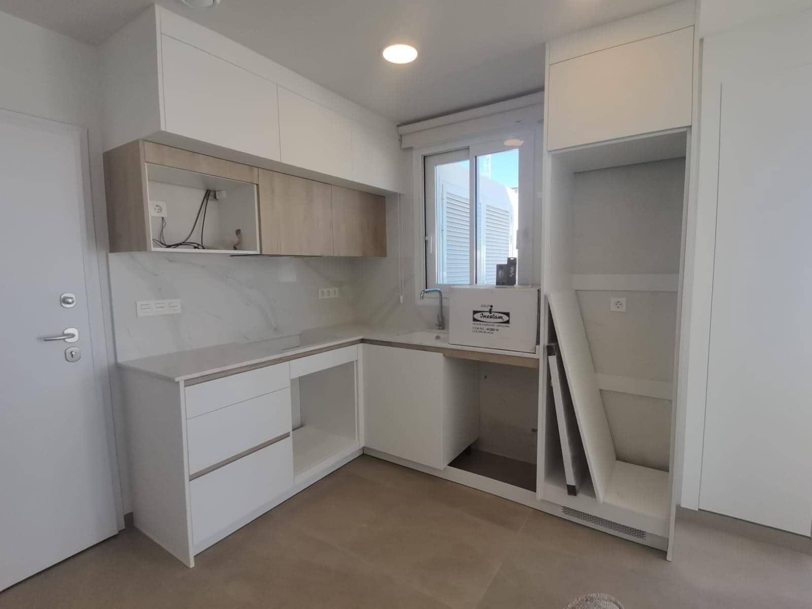1 slaapkamer Penthouse te koop in Torrevieja met zwembad - € 399.000 (Ref: 9929517)