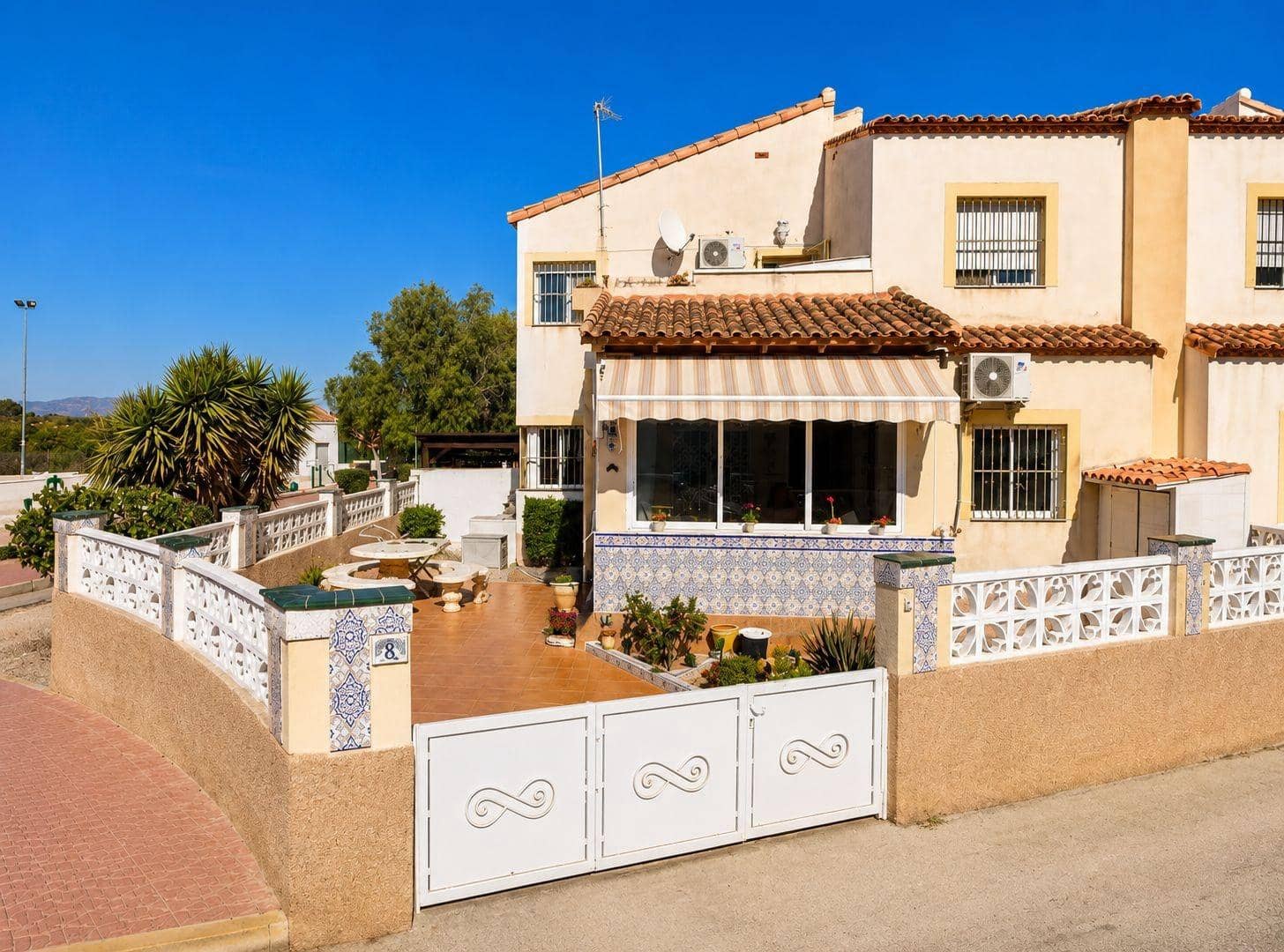 Chalet de 2 habitaciones en Algorfa en venta con piscina - 215.000 € (Ref: 9958103)