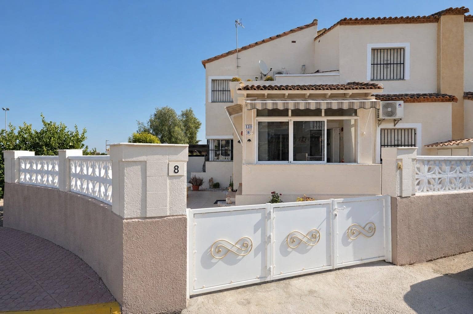 2 bedroom Terraced Villa for sale in Algorfa with pool - € 215,000 (Ref: 9958103)