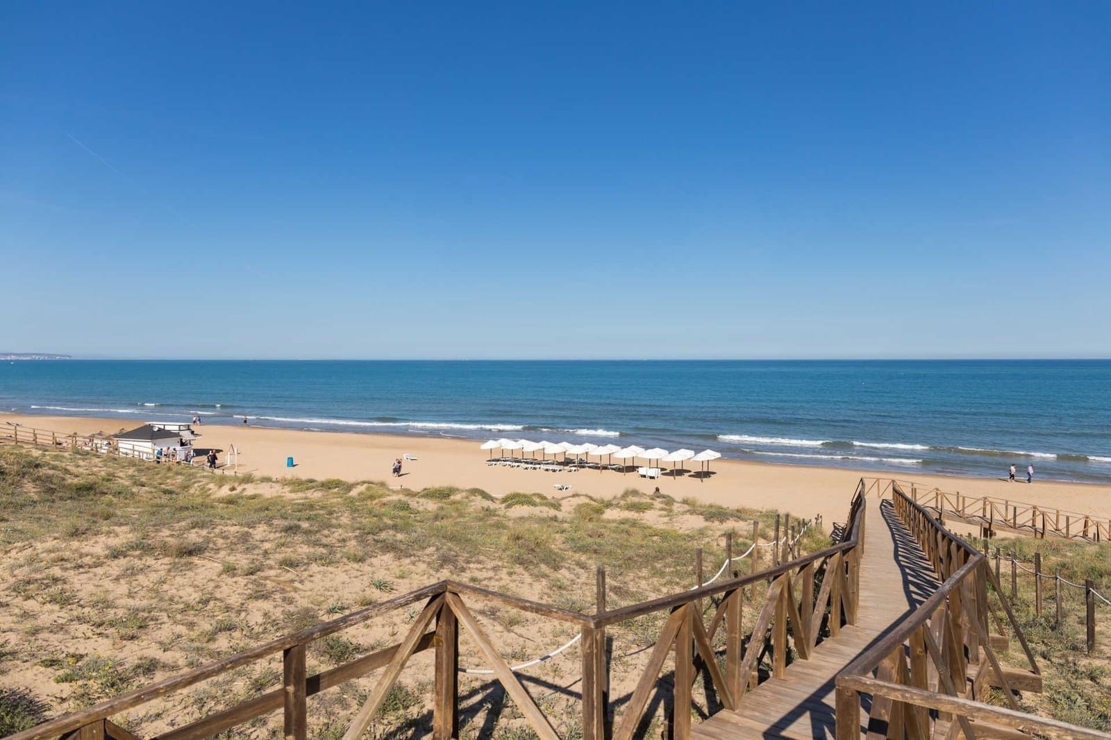 3 bedroom Penthouse for sale in Guardamar del Segura with pool - € 850,000 (Ref: 9975579)