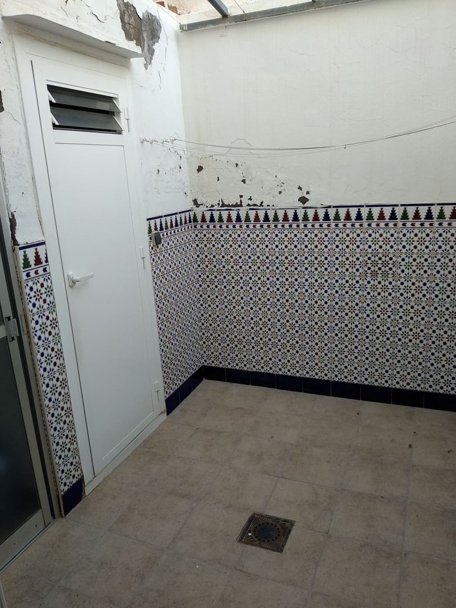 2 Zimmer Haus zu vermieten in Lo Pagan - 690 € (Ref: 10036363)