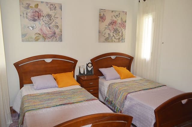 4 quarto Moradia para venda em Mil Palmeras, Pilar de la Horadada com piscina garagem - 699 000 € (Ref: 3287278)