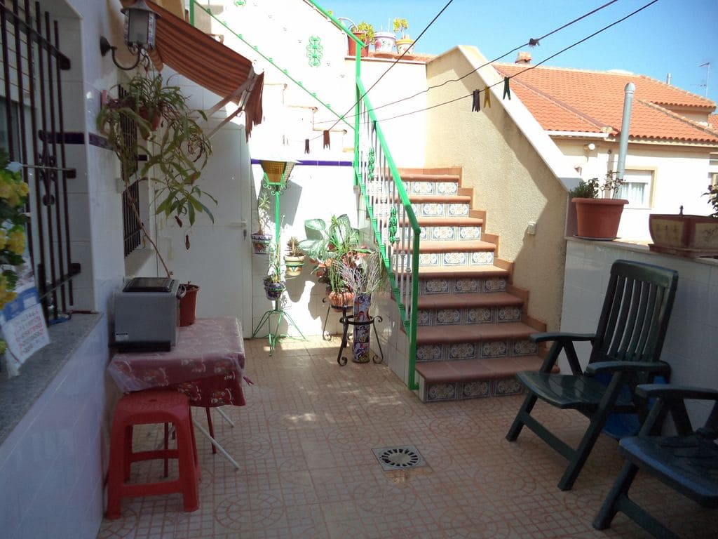 9 makuuhuone Omakotitalo myytävänä paikassa San Pedro del Pinatar mukana 
autotalli - 480 000 € (Ref: 3287430)