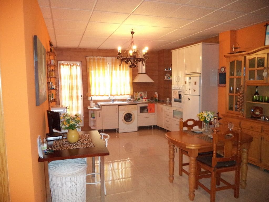 9 makuuhuone Omakotitalo myytävänä paikassa San Pedro del Pinatar mukana 
autotalli - 480 000 € (Ref: 3287430)