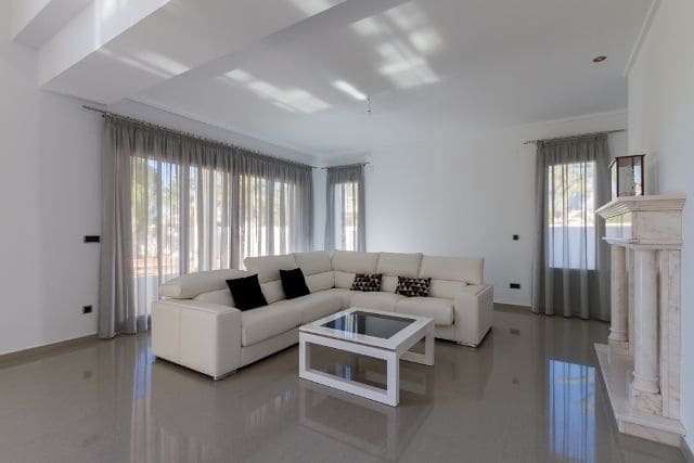 4 soverom Villa til salgs i Cabo Roig med svømmebasseng garasje - € 2 450 000 (Ref: 3287479)