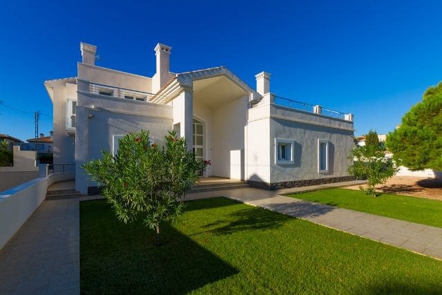 4 soverom Villa til salgs i Cabo Roig med svømmebasseng garasje - € 2 450 000 (Ref: 3287479)