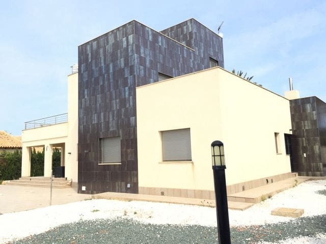 4 slaapkamer Villa te koop in Cabo Roig met zwembad garage - € 1.090.000 (Ref: 3287509)