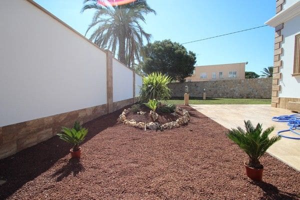 6 bedroom Villa for sale in Cabo Roig with pool garage - € 1,750,000 (Ref: 4363090)