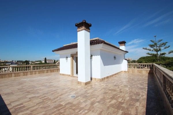 6 bedroom Villa for sale in Cabo Roig with pool garage - € 1,750,000 (Ref: 4363090)