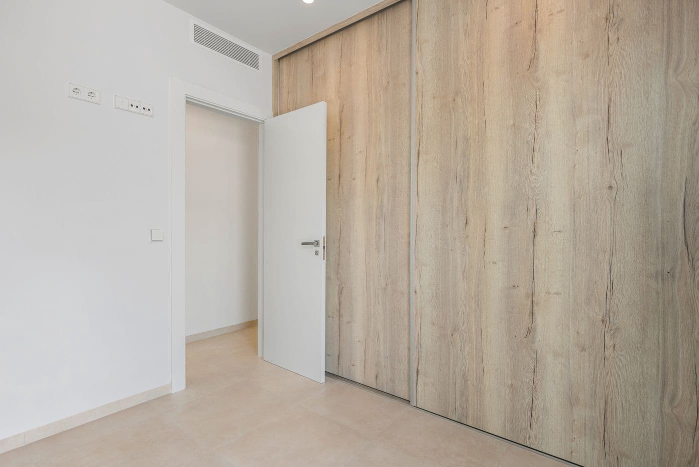 Chalet de 3 habitaciones en Los Alcázares en venta con piscina - 489.900 € (Ref: 7879192)