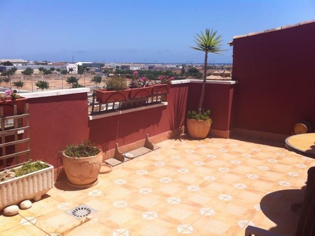 Ático de 3 habitaciones en Pilar de la Horadada ciudad, Pilar de la Horadada en alquiler con garaje - 720 € (Ref: 8008943)