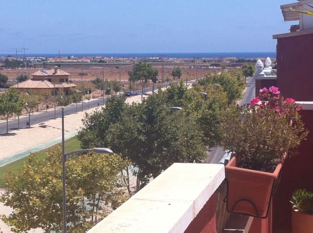 Ático de 3 habitaciones en Pilar de la Horadada ciudad, Pilar de la Horadada en alquiler con garaje - 720 € (Ref: 8008943)