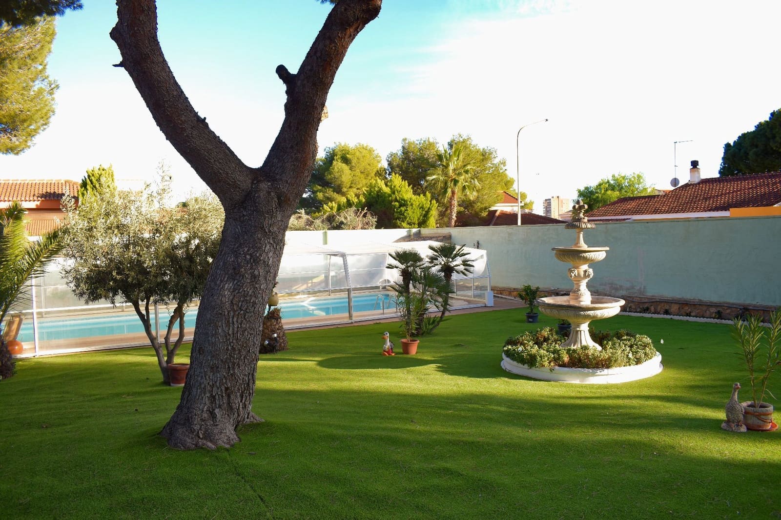 4 bedroom Villa for sale in Dehesa de Campoamor with pool garage - € 985,000 (Ref: 8096022)