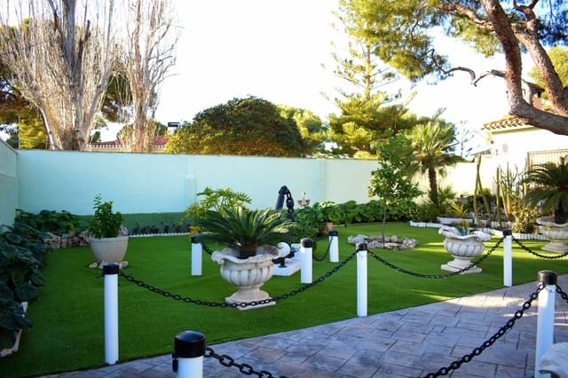 4 sovrum Villa till salu i Dehesa de Campoamor, Orihuela med pool garage - 985 000 € (Ref: 8096022)