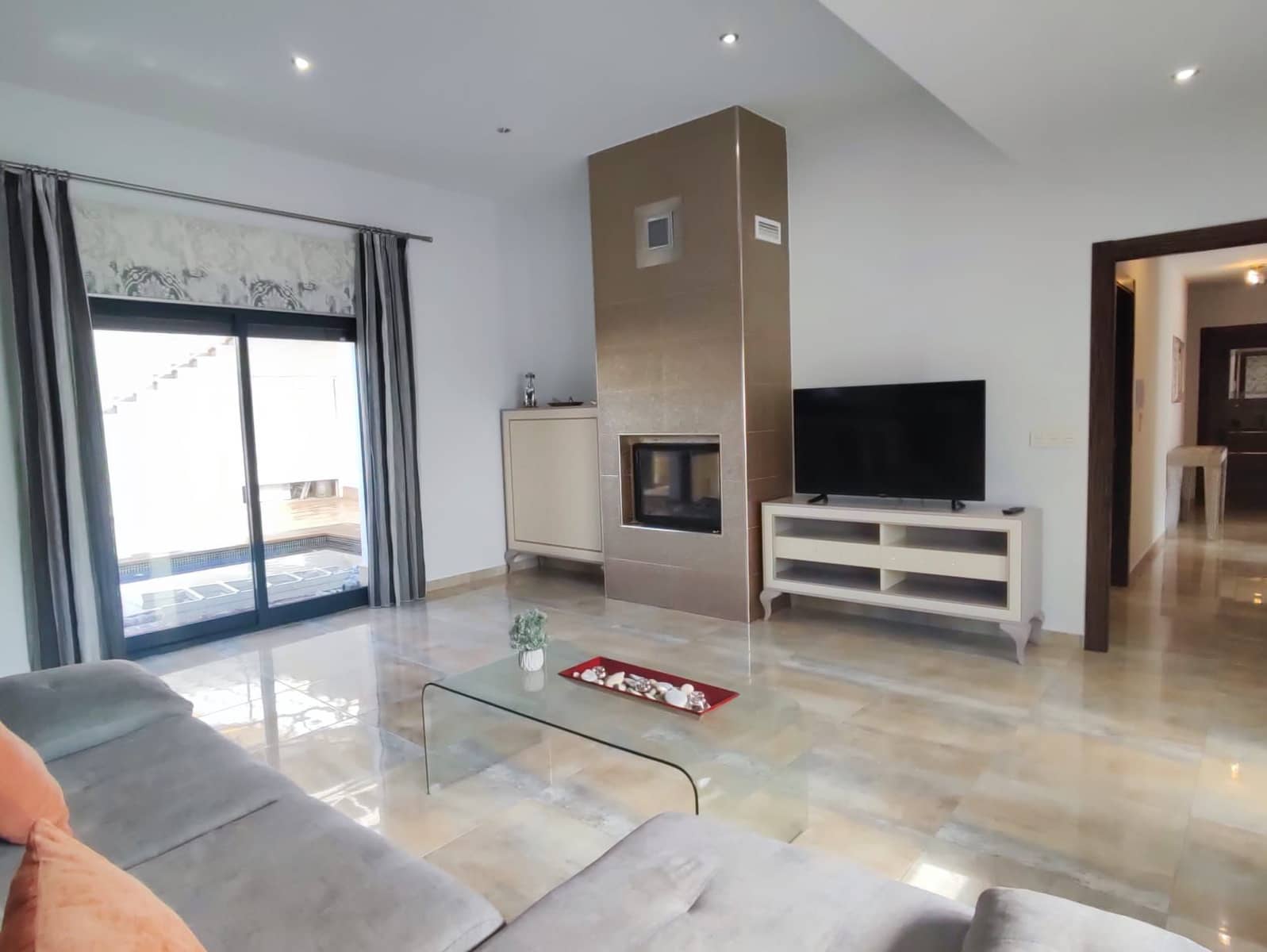 4 Zimmer Villa zu verkaufen in Torre de la Horadada mit Pool Garage - 598.000 € (Ref: 8703653)
