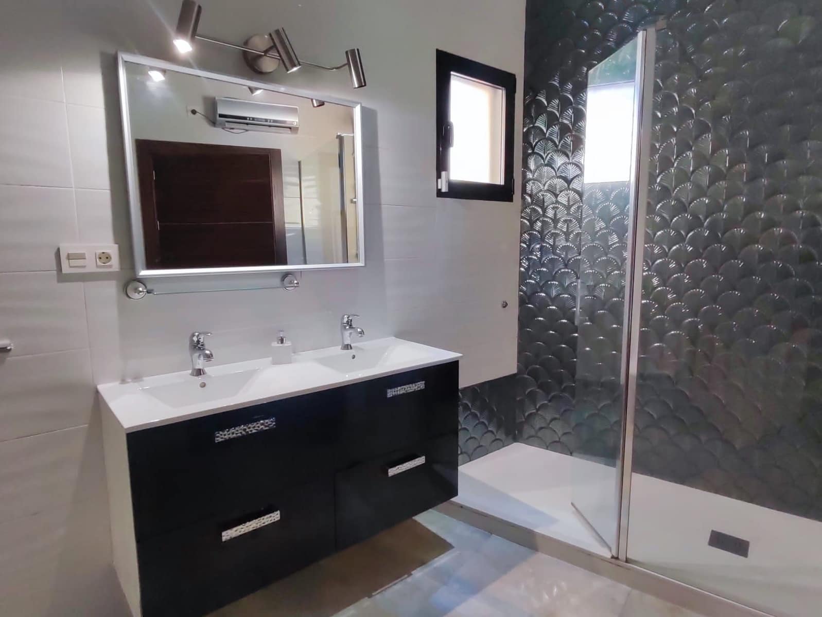 4 Zimmer Villa zu verkaufen in Torre de la Horadada mit Pool Garage - 598.000 € (Ref: 8703653)