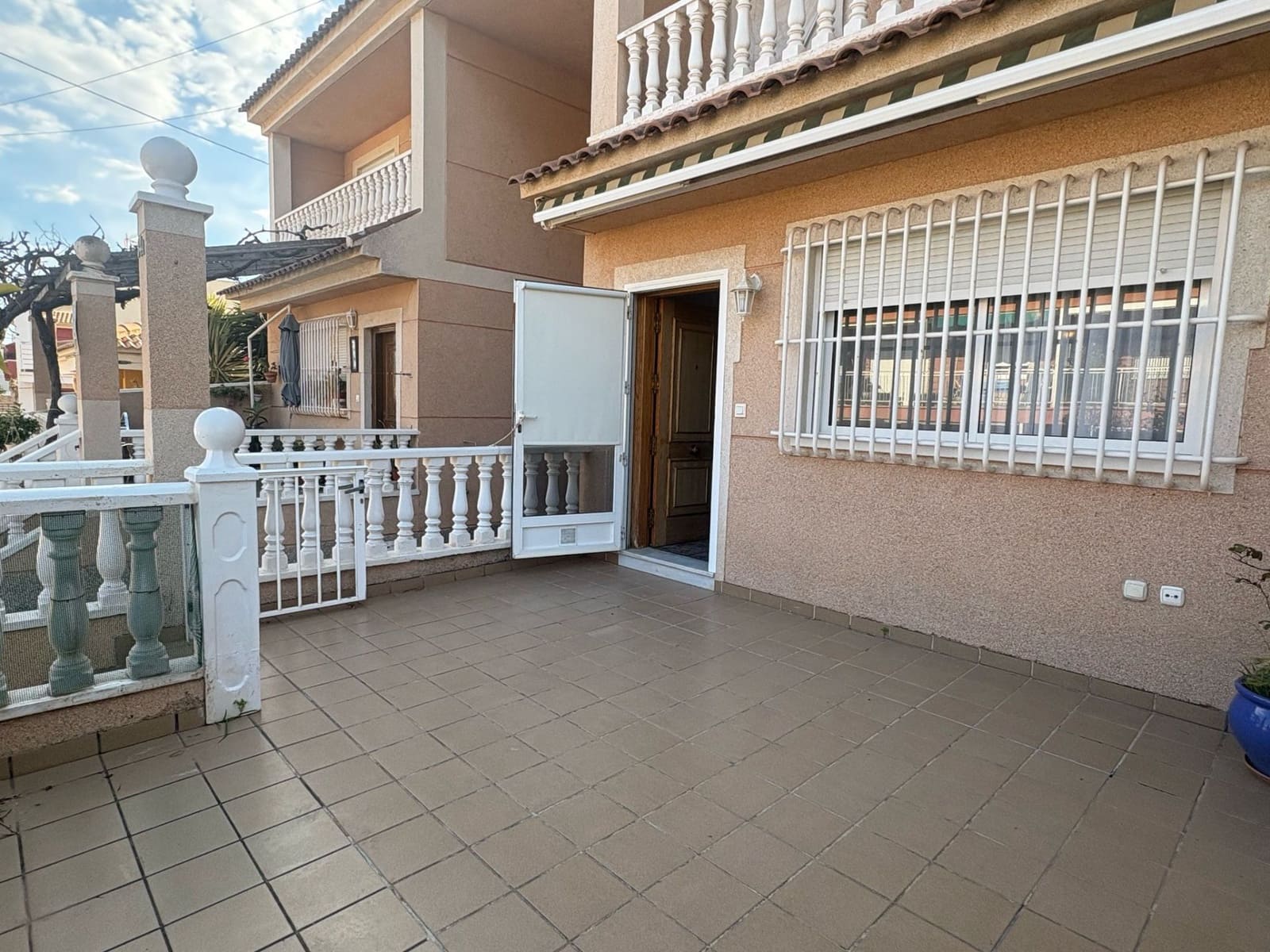 6 soveværelse Semi-Rækkehus til salg i Torre de la Horadada med garage - € 335.000 (Ref: 8901958)