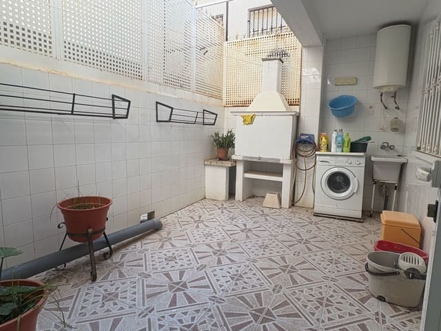 6 quarto Moradia Geminada para venda em Torre de la Horadada, Pilar de la Horadada com garagem - 335 000 € (Ref: 8901958)