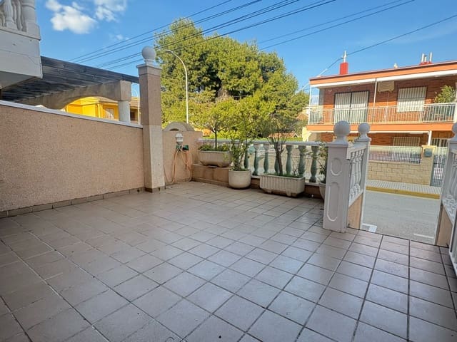 6 quarto Moradia Geminada para venda em Torre de la Horadada, Pilar de la Horadada com garagem - 335 000 € (Ref: 8901958)