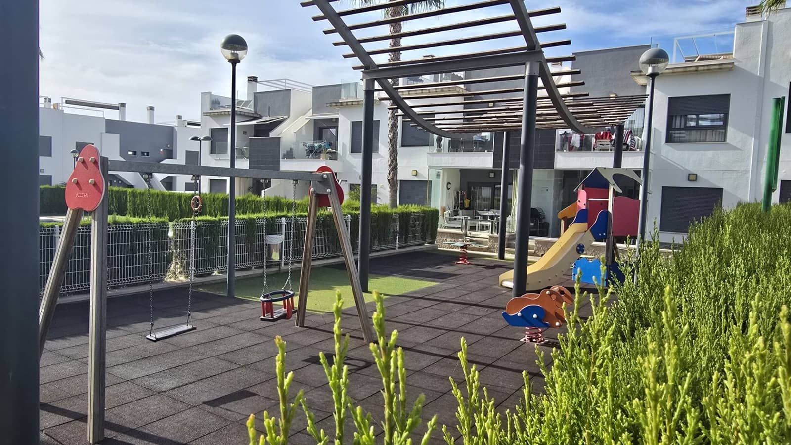 Bungalow de 2 habitaciones en Pilar de la Horadada en venta con piscina garaje - 235.000 € (Ref: 9202217)