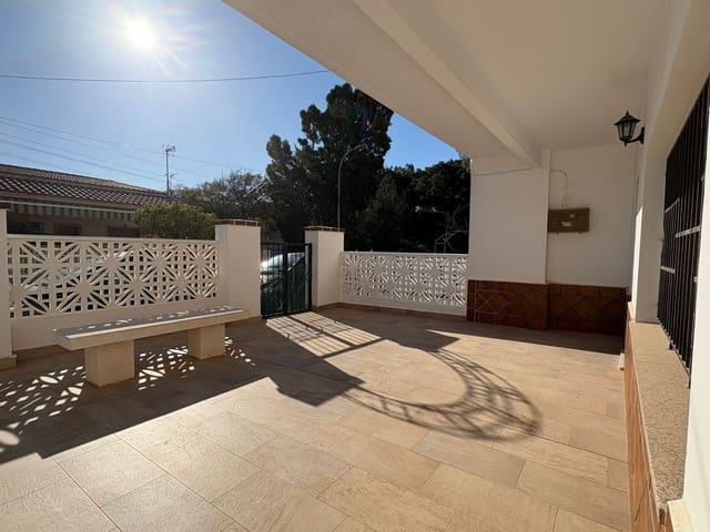 4 bedroom Bungalow for sale in Torre de la Horadada, Pilar de la Horadada with garage - € 239,000 (Ref: 9647792)