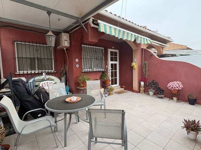 3 slaapkamer Halfvrijstaande villa te koop in Lo Pagan, San Pedro del Pinatar met garage - € 149.000 (Ref: 9658384)
