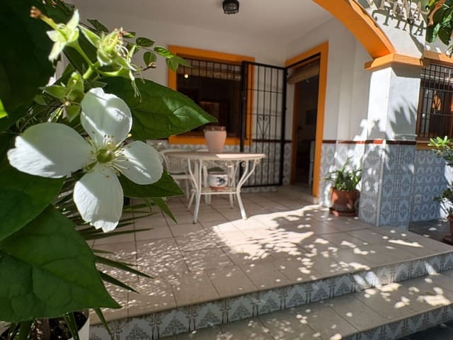 3 slaapkamer Halfvrijstaande villa te koop in Torre de la Horadada, Pilar de la Horadada met garage - € 199.800 (Ref: 9849046)