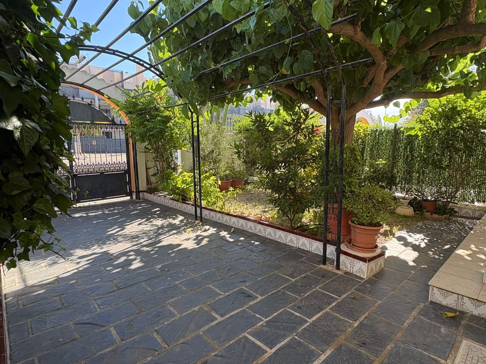 3 slaapkamer Halfvrijstaande villa te koop in Torre de la Horadada met garage - € 199.800 (Ref: 9849046)