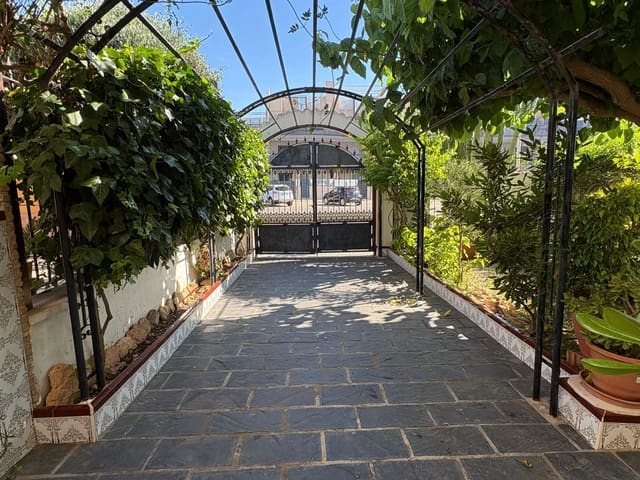 3 slaapkamer Halfvrijstaande villa te koop in Torre de la Horadada, Pilar de la Horadada met garage - € 199.800 (Ref: 9849046)