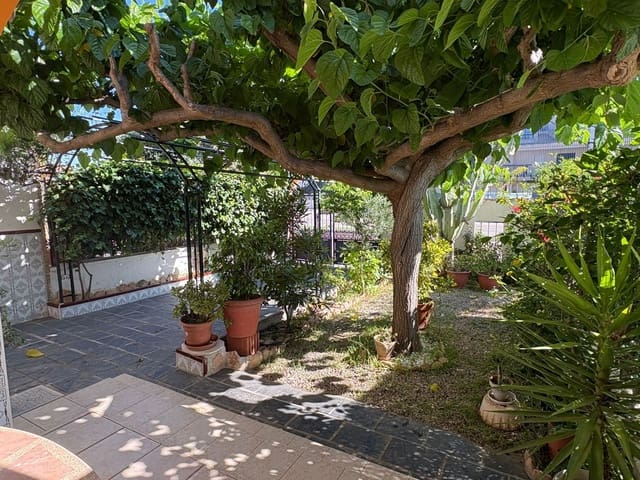 3 slaapkamer Halfvrijstaande villa te koop in Torre de la Horadada, Pilar de la Horadada met garage - € 199.800 (Ref: 9849046)