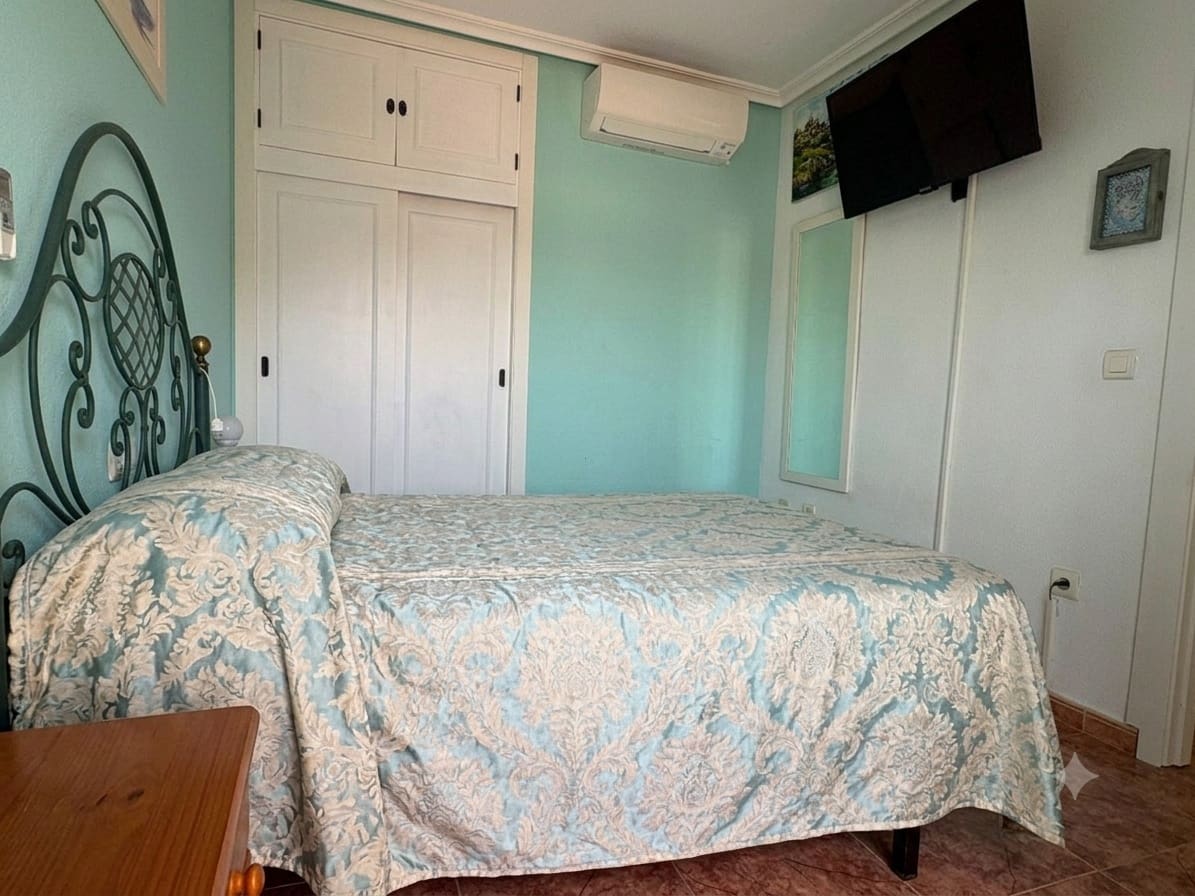 4 bedroom Villa for sale in Santiago de la Ribera with garage - € 350,000 (Ref: 9972895)