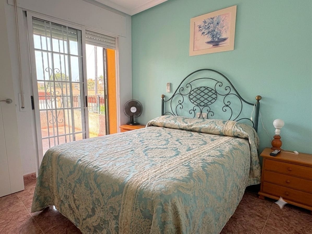 4 bedroom Villa for sale in Santiago de la Ribera with garage - € 350,000 (Ref: 9972895)