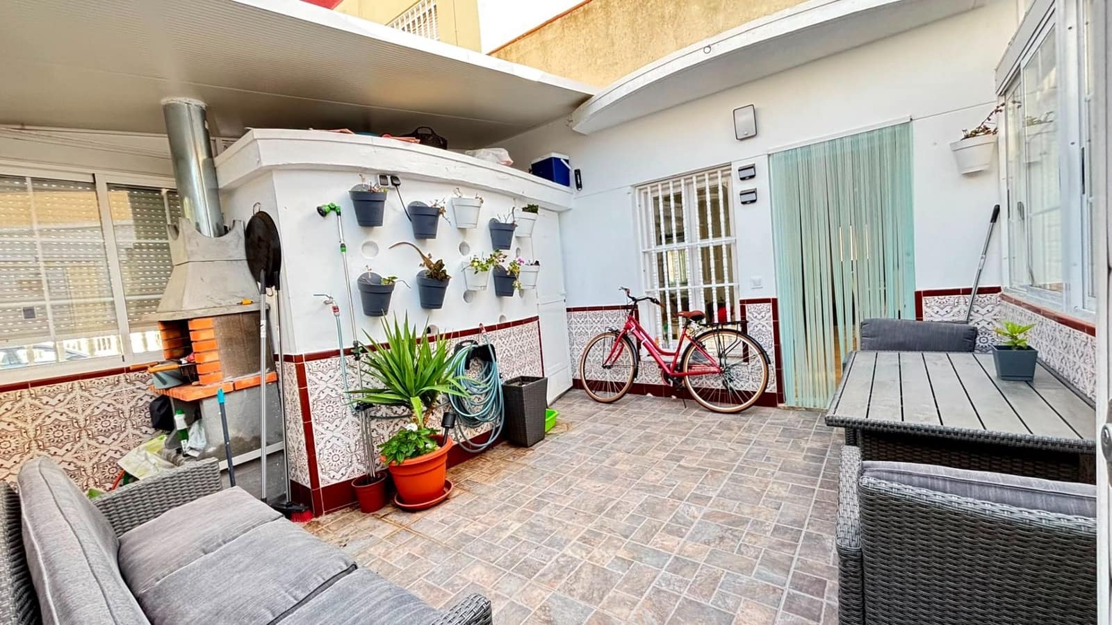 2 makuuhuone Bungalow myytävänä paikassa Los Alcazares mukana 
autotalli - 140 000 € (Ref: 9990222)