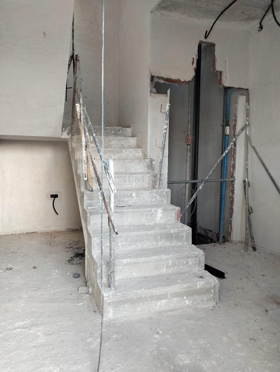 Kommersiell att hyra i La Veleta med garage - 3 800 € (Ref: 8888515)