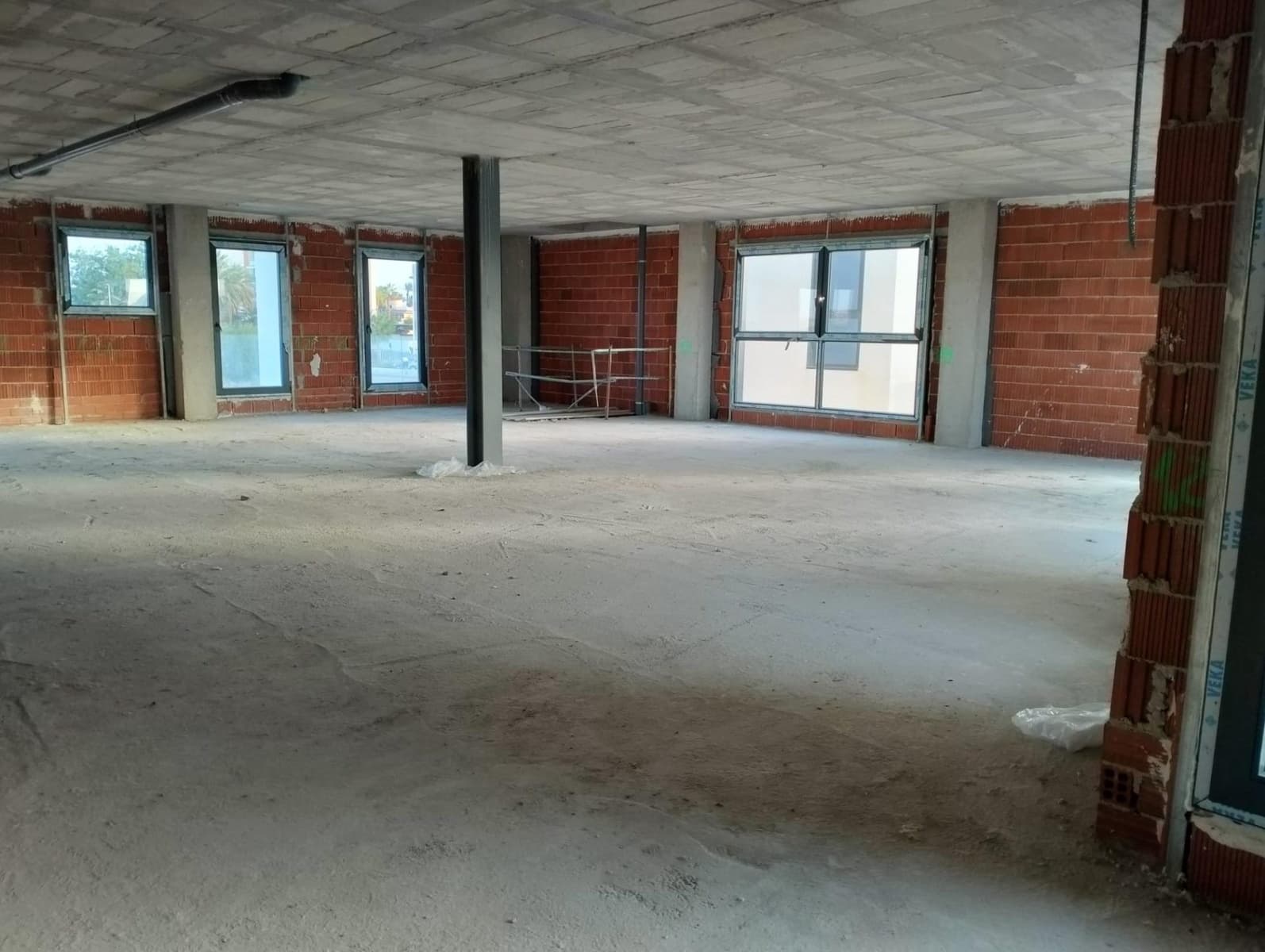 Kommersiell att hyra i La Veleta med garage - 3 800 € (Ref: 8888515)