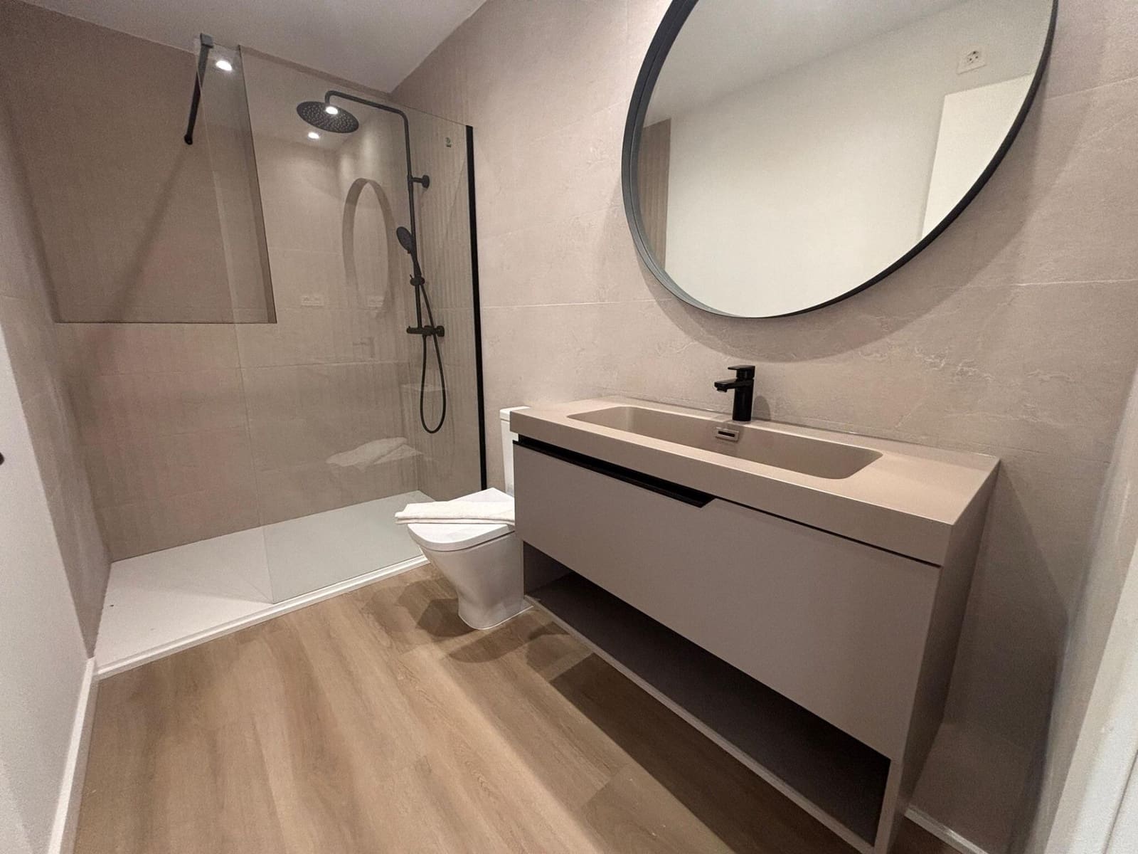 2 soveværelse Lejlighed til leje i La Veleta - € 2.100 (Ref: 9159386)