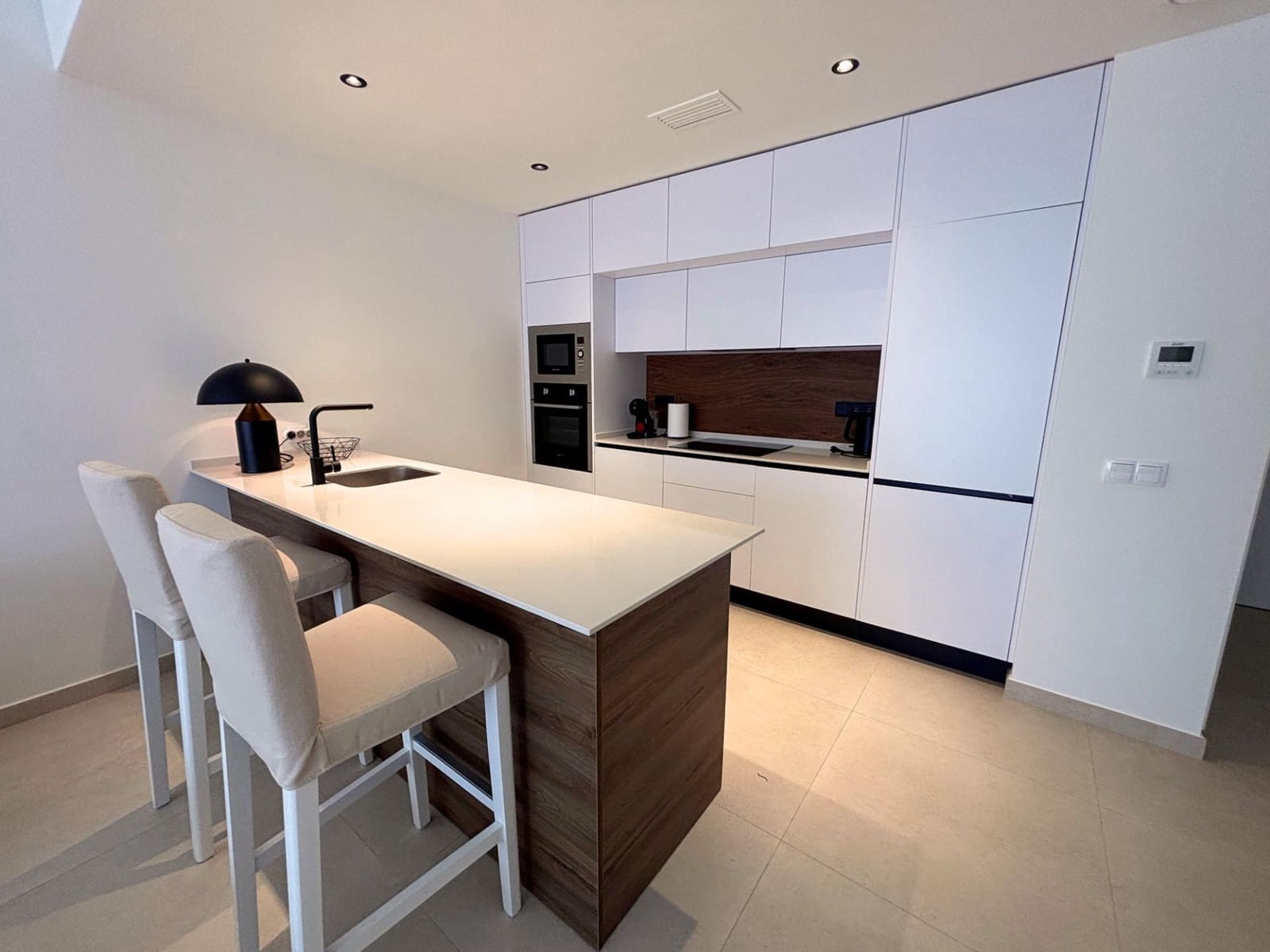 2 soveværelse Penthouse til salg i La Veleta med swimmingpool - € 360.000 (Ref: 9197689)