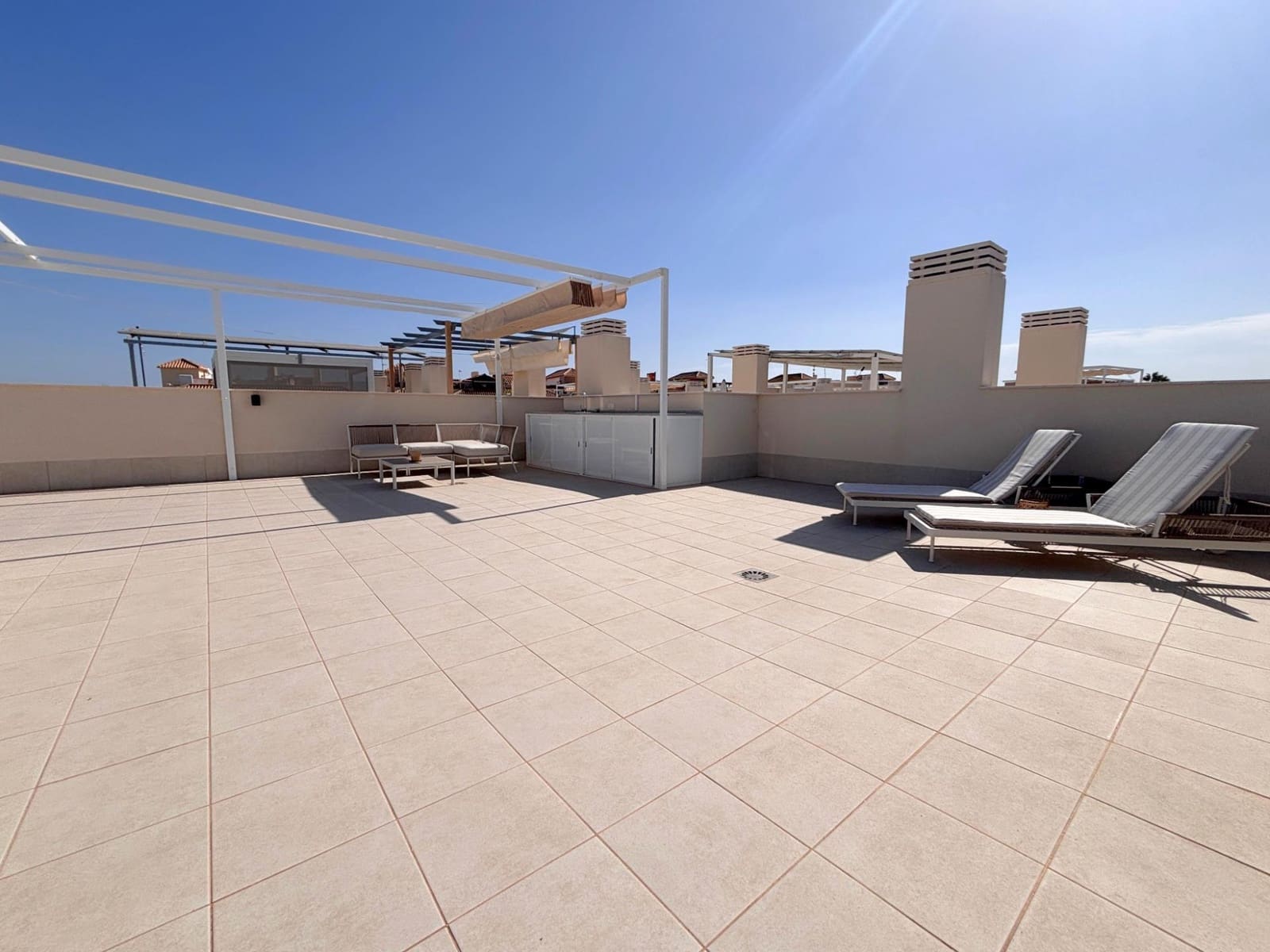 2 soveværelse Penthouse til salg i La Veleta med swimmingpool - € 360.000 (Ref: 9197689)