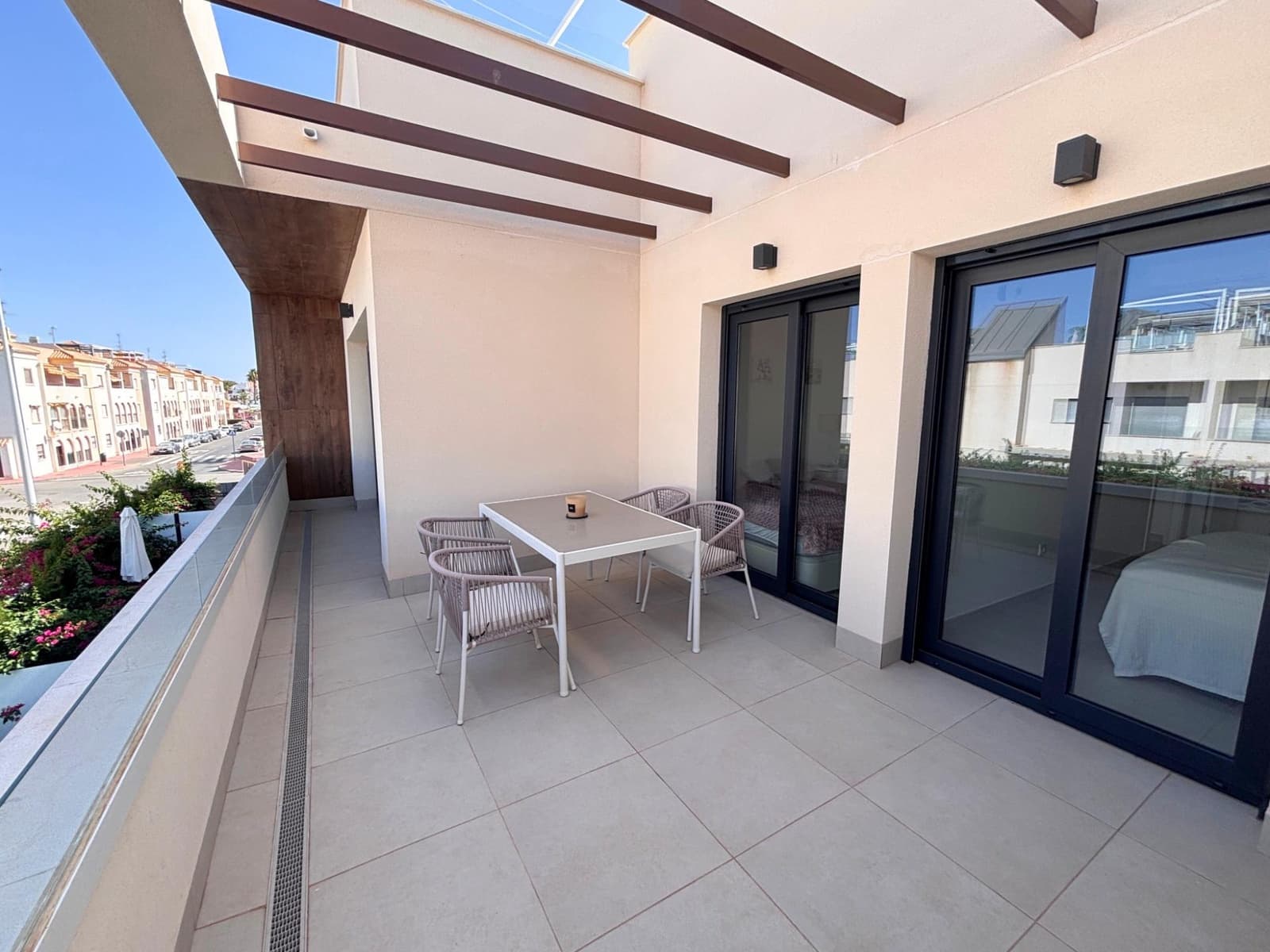 2 soveværelse Penthouse til salg i La Veleta med swimmingpool - € 360.000 (Ref: 9197689)