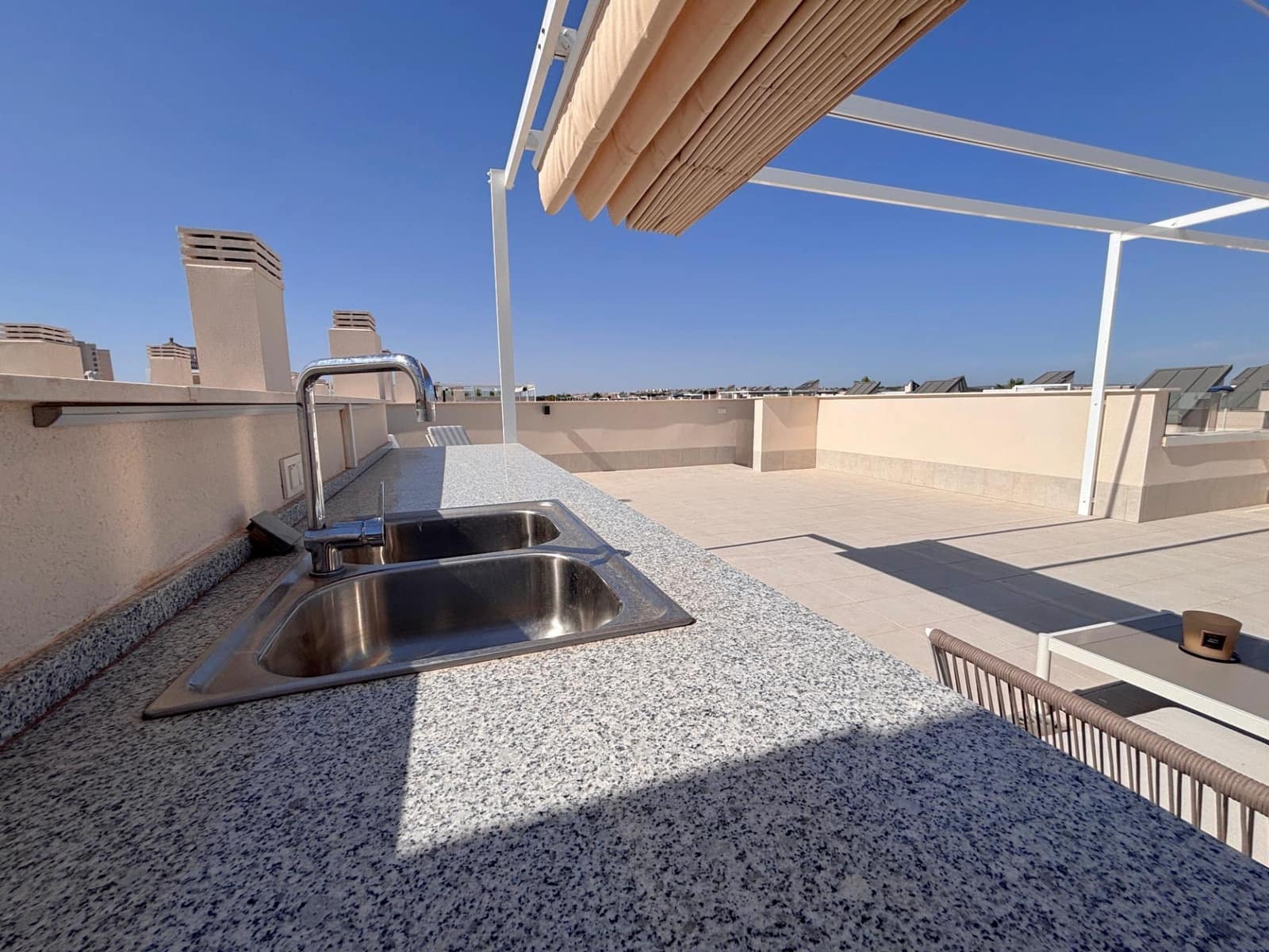 2 soveværelse Penthouse til salg i La Veleta med swimmingpool - € 360.000 (Ref: 9197689)