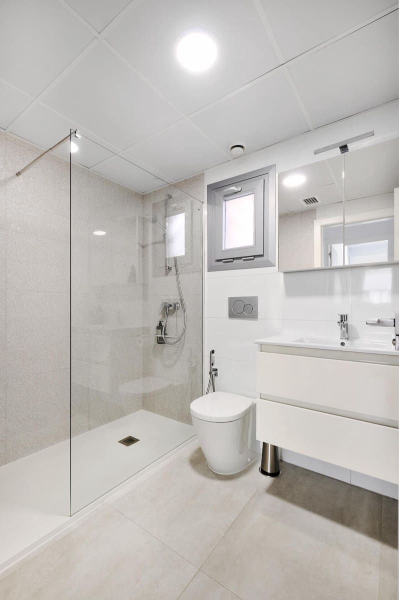 2 soveværelse Penthouse til salg i La Veleta med garage - € 315.000 (Ref: 9390765)