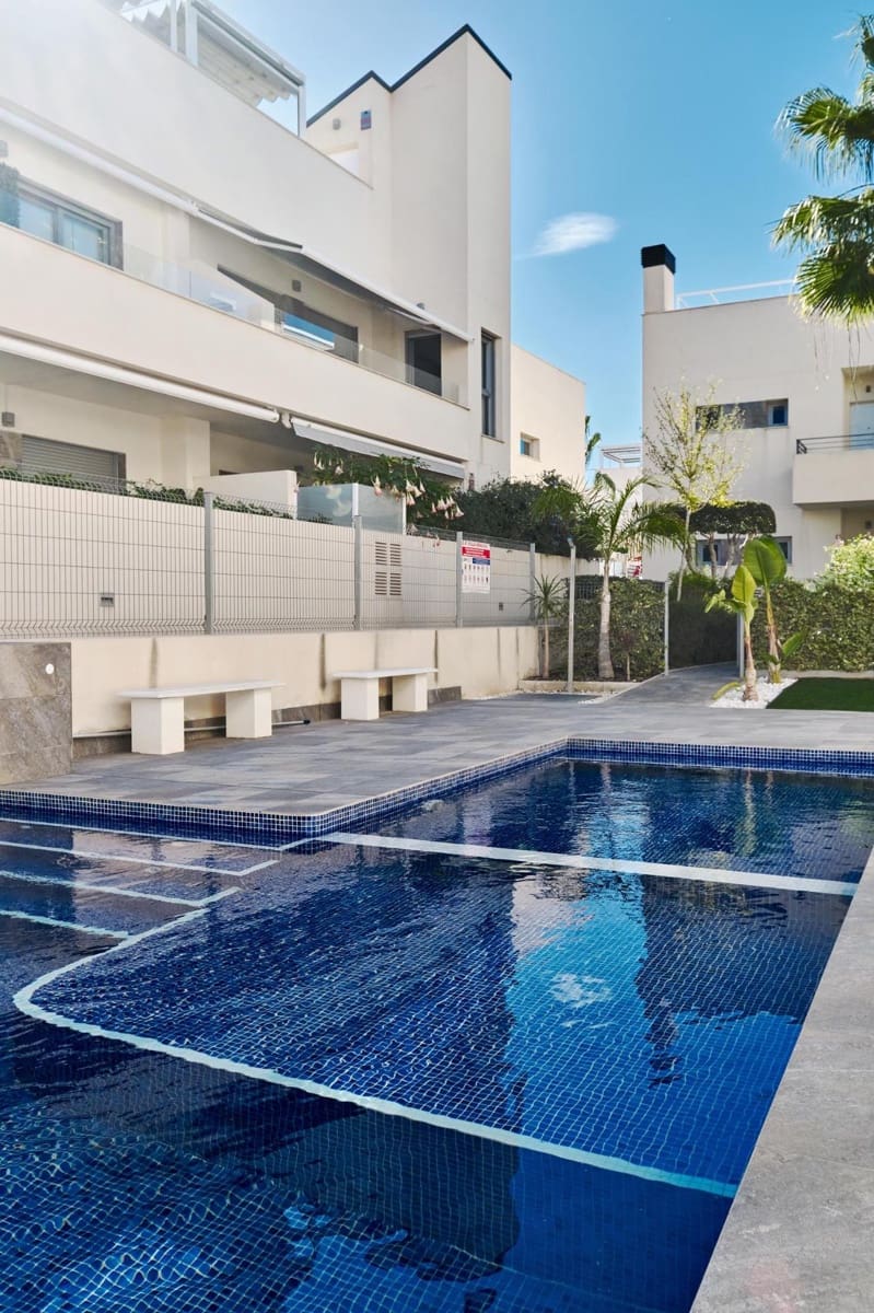 2 soveværelse Penthouse til salg i La Veleta med garage - € 315.000 (Ref: 9390765)