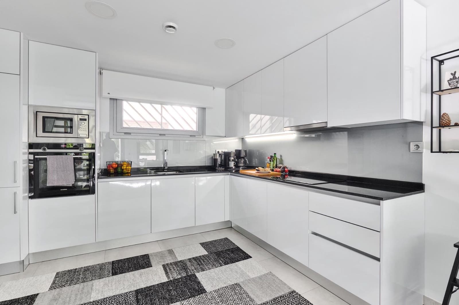 2 soveværelse Penthouse til salg i La Veleta med garage - € 315.000 (Ref: 9390765)