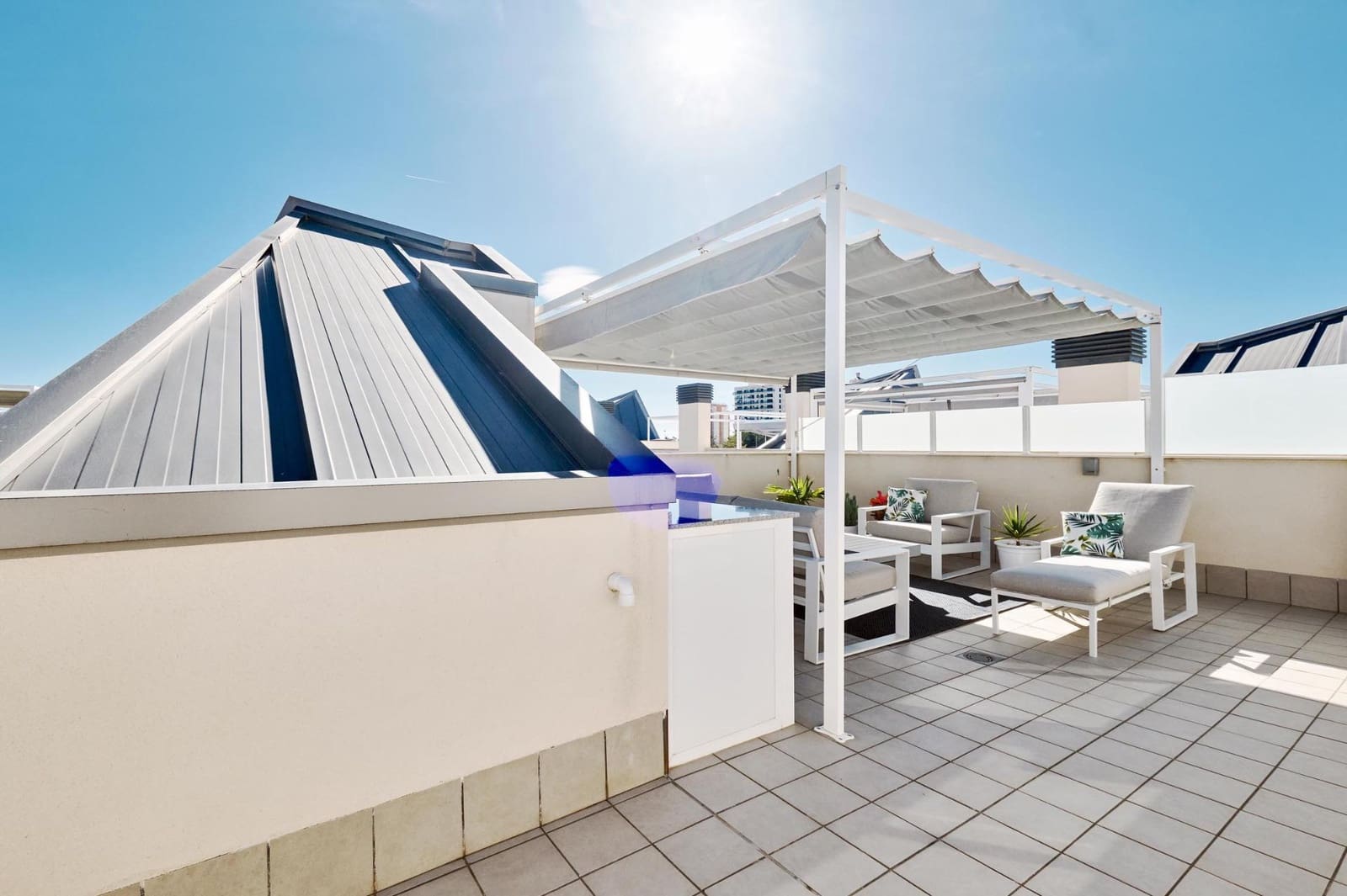 2 soveværelse Penthouse til salg i La Veleta med garage - € 315.000 (Ref: 9390765)