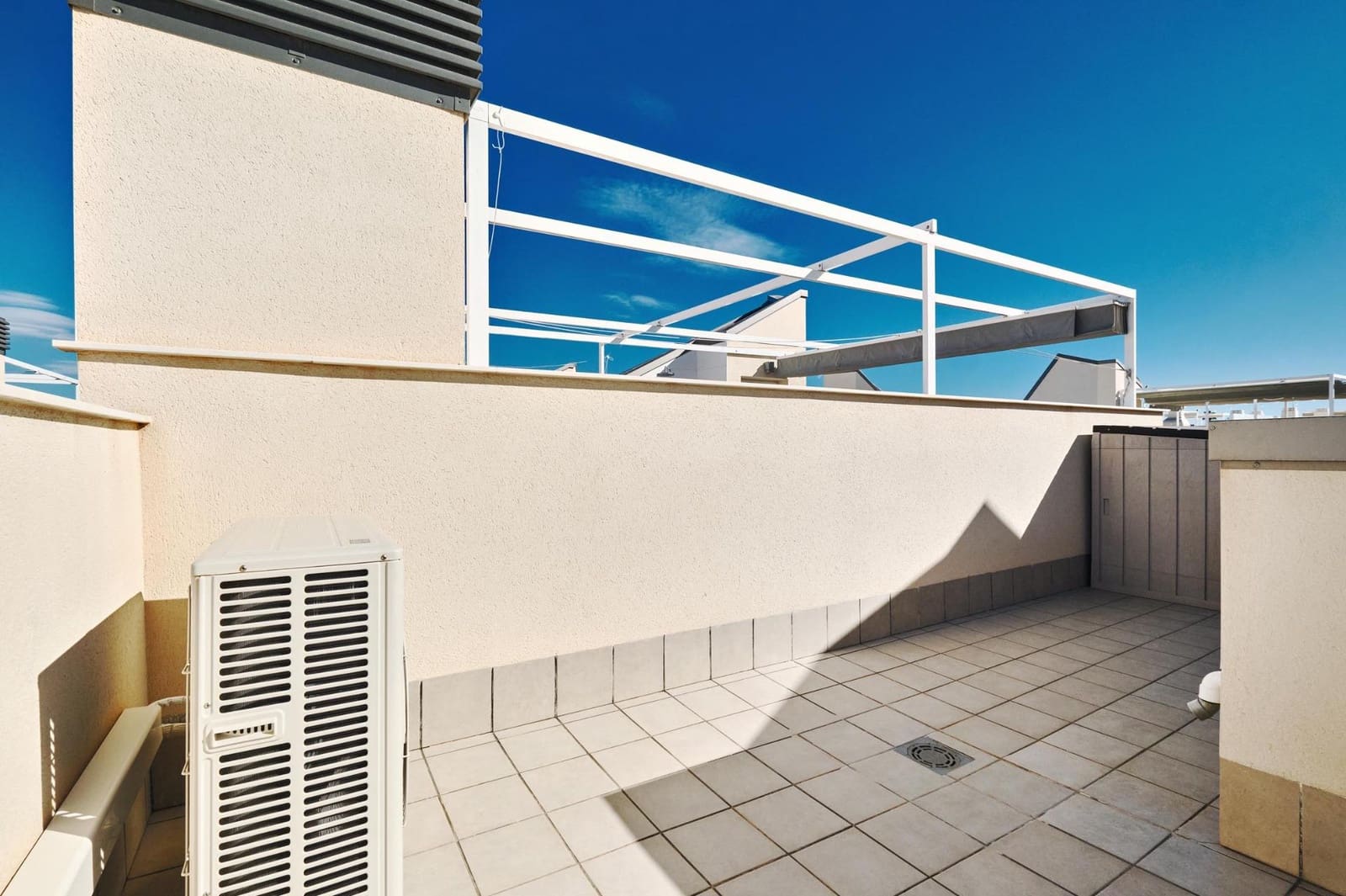 2 soveværelse Penthouse til salg i La Veleta med garage - € 315.000 (Ref: 9390765)