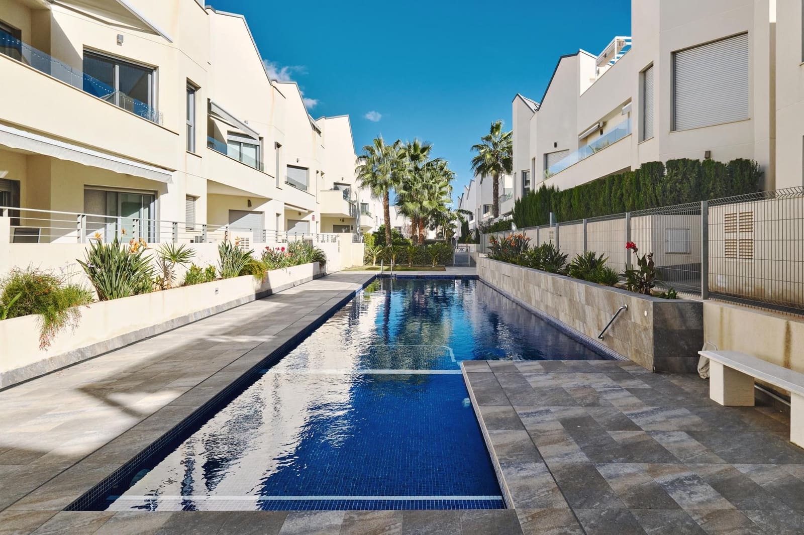 2 soveværelse Penthouse til salg i La Veleta med garage - € 315.000 (Ref: 9390765)