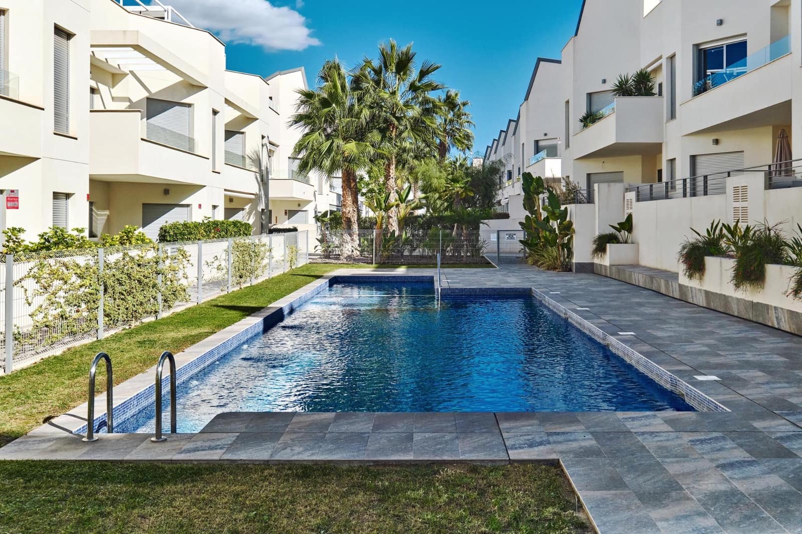 2 soveværelse Penthouse til salg i La Veleta med garage - € 315.000 (Ref: 9390765)