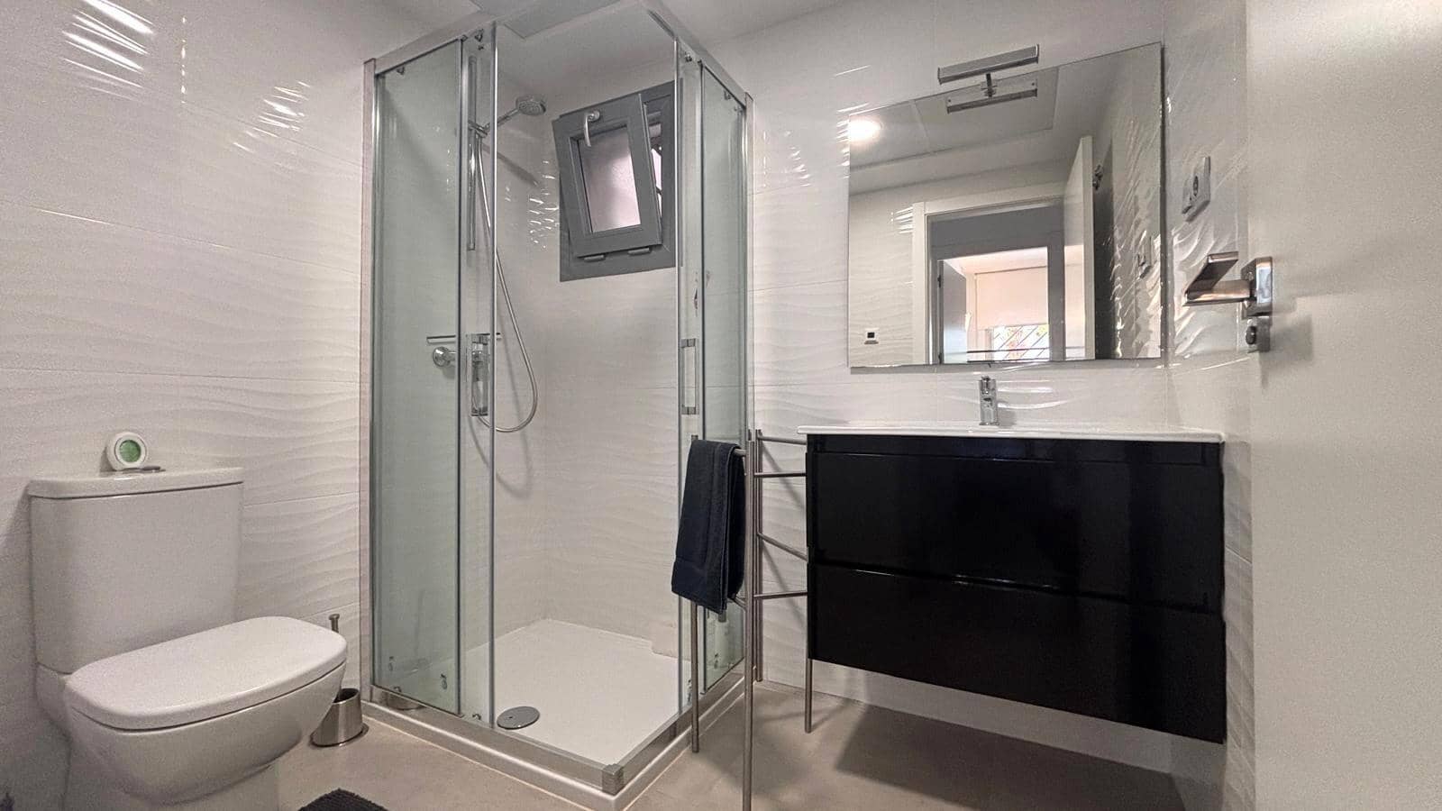 2 soveværelse Lejlighed til salg i La Veleta med swimmingpool - € 258.000 (Ref: 9449044)