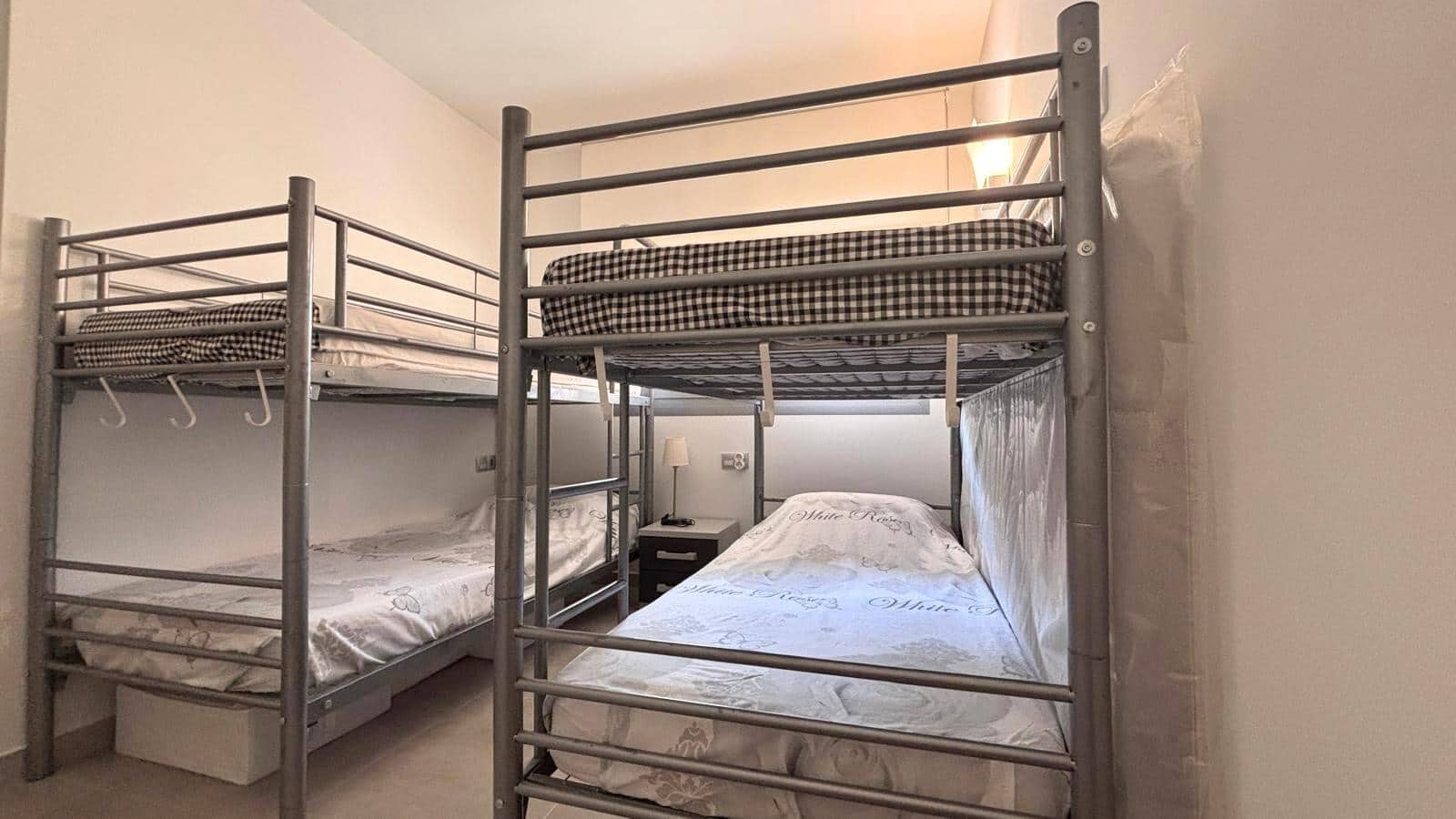 2 soveværelse Lejlighed til salg i La Veleta med swimmingpool - € 258.000 (Ref: 9449044)