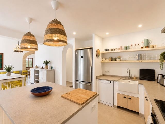 Villa/Maison de 5 chambres à louer à Cala San Vicente / Cala Sant Vicenç, Pollensa / Pollença avec piscine garage - 2 200 € (Ref: 10091585)